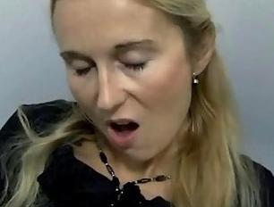 Blonde Czech whore sucks a dick in public for cash - Sunporno