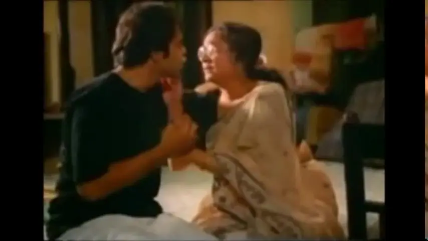 Indian aunt man kissing - Hotmoza.com - Sunporno